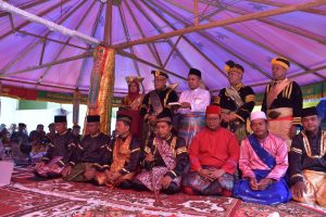 Camat Kampar Wakili Pj Bupati Kampar Hadiri Penobatan Datuk Paduko Majo Kenegerian Air Tiris