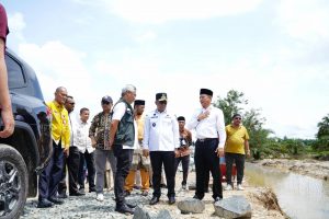 Kunker Perdana di Kampar, Pj Gubernur Riau Tinjau Pembangunan Jalan dan Jembatan di Salo.