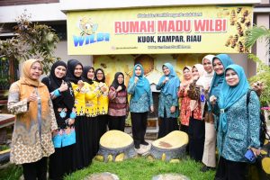 Pj Ketua TP PKK Kabuapaten Kampar Ny Ricana Hambali Dampingi Pj Ketua TP PKK Provinsi Riau Ny.Zuliana Rahman Hadi Kunjungi Rumah Madu Wilbi di Kuok.