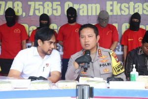 Pemusnahan Barang Bukti Narkotika Jenis Sabu Seberat 4.748,7585 Gram, 1.746 Butir Ekstasi dan 5,44  Gram Narkotika Jenis Ganja Di Gelar Kapolresta Barelang Pada Konferensi Pers Di Polresta Barelang.