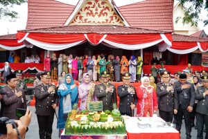 HUT TNI Ke 79 Letkol Inf. Setiawan Hadi Nugroho, SH. M.Ip Dandim 0313/KPR Bertindak Sebagai Inspektur Upacara