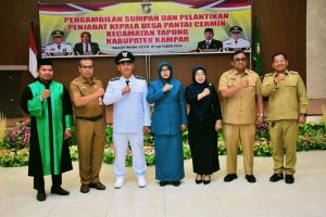 Penjabat Sekda Kampar Melantik Rusli Wahid sebagai Pj. Kades Pantai Cermin Tapung