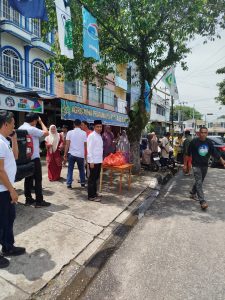 Acara Jumat Berkah:  Ahmad Yuzar & Relawan Bagikan Nasi Bungkus di Posko Relawan Kampar Dihati