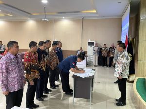 PERMUDAH LAYANAN, IMIGRASI PEKANBARU DAN PT POS INDONESIA JALIN KERJA SAMA ANTAR PASPOR LANGSUNG KE RUMAH