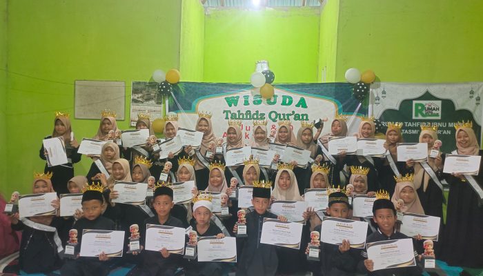 TANGIS HARU ORANG TUA DI HARI WISUDA SANTRI DI RUMAH TAHFIDZ IBNU MUSLIM 