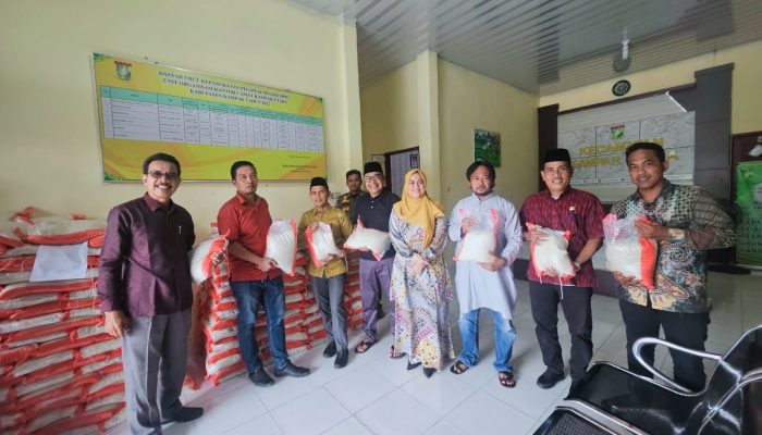 Camat Kampar Utara Salurkan Bantuan Pemprov dan Pemkab Kampar Sebanyak 11,2 Ton