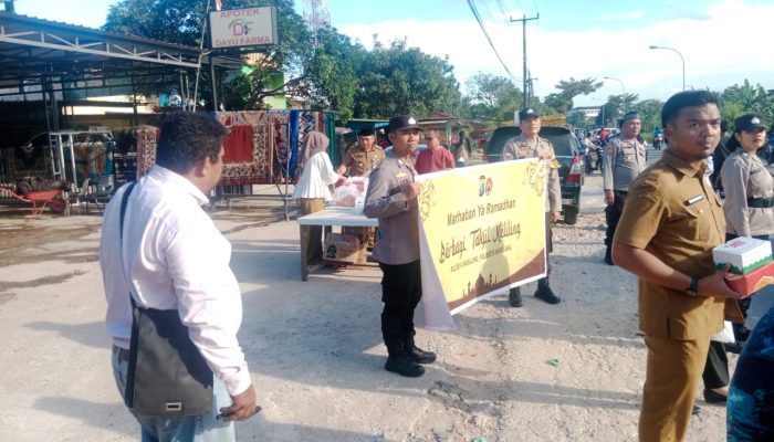 Iptu Rohandi P. Tambunan S.I.P, M.A.P Kapolsek Sagulung Beserta Jajaran Bersinergi Dengan Lurah Sei Binti Dr. Jamil S.H, M.H Berbagi Takjil Kepada Masyarakat Kelurahan Sei Binti