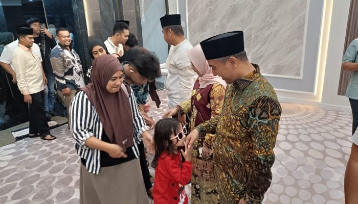 Ketua DPRD Kampar sambut Kedatangan rombongan Balik Basamo Masyarakat dan Mahasiswa Kampar Jakarta