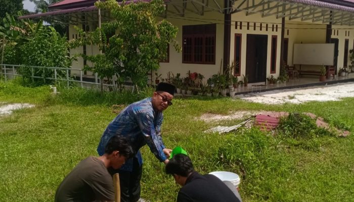 PARTISIPASI PP. AT TAUFIQ DALAM GERAKAN PENANAMAN SATU JUTA POHON