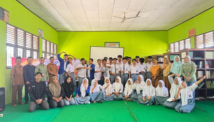 Dosen Prodi TPS Politeknik Kampar Edukasi Siswa SMAN 1 Kuok tentang Manfaat Produk Turunan Sawit bagi Kesehatan