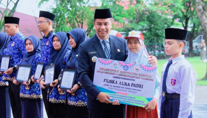Bupati Kampar Ahmad Yuzar Pembina Upacara Hardiknas Tahun 2025   