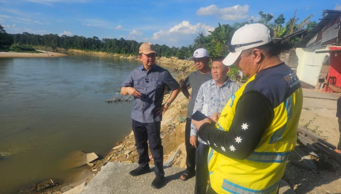 Usai Banjir, Syahrul Aidi dan Balai Sungai Keliling Sungai Kampar Meninjau Titik Rawan Longsor