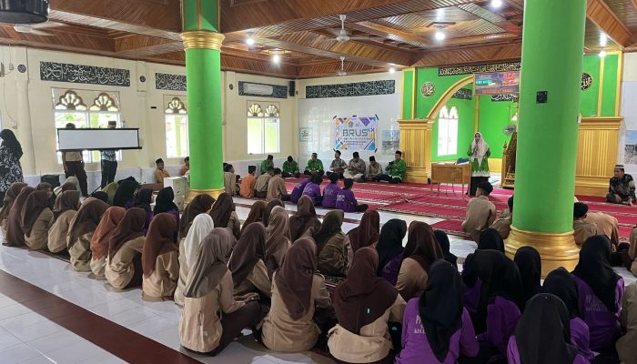 KUA Salo Tegaskan Bahaya Narkoba dan Pernikahan Dini di Hadapan Santri Ponpes Darul Huda