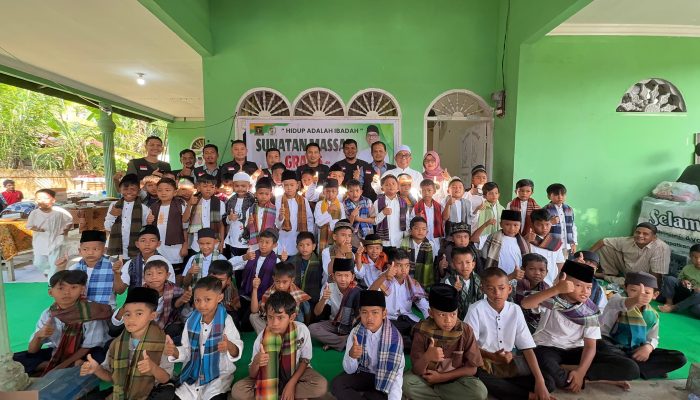 Habiburrahman Gelar Sunatan Massal untuk 52 Anak di Kampar Kiri