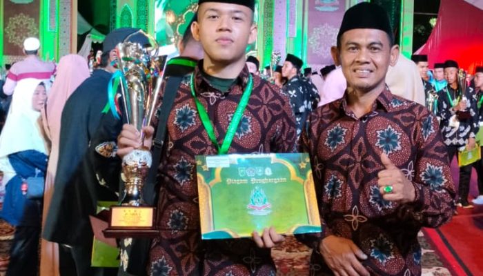 Qari’ Terbaik MTQ Riau 2025, Farhan Rahimuddin Munthe Harumkan Nama Kampar