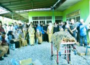 Wakil Bupati Kampar dan Ketua TP-PKK Kampar Lepas Almarhumah Desmiati di Desa Lereng.