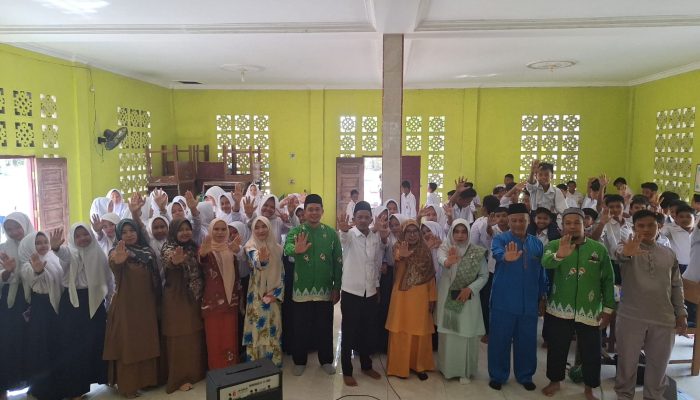 Wujudkan Generasi Berakhlak, KUA Salo Lanjutkan Program BRUS ke SMPN 2 Salo