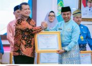 Bupati Kampar Ahmad Yuzar Terima Penghargaan PEKPPP 2024 dari Wamen PANRB