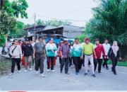Bupati Kampar Ahmad Yuzaar Melepas Gerak Jalan Santai HUT RI KE-80 dI Rumbio Jaya