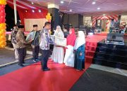 Bupati Kampar Serahkan Bantuan Pembinaan kepada Ponpes dan TPA/TPQ Berprestasi di MTQ Riau