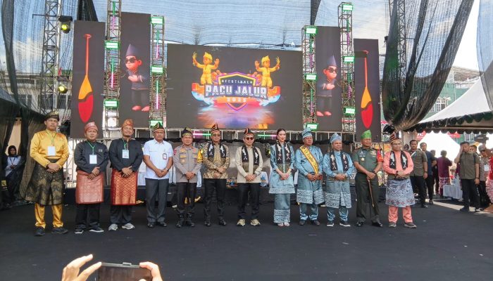 Pacu Jalur Resmi Dibuka Menteri Pariwisata