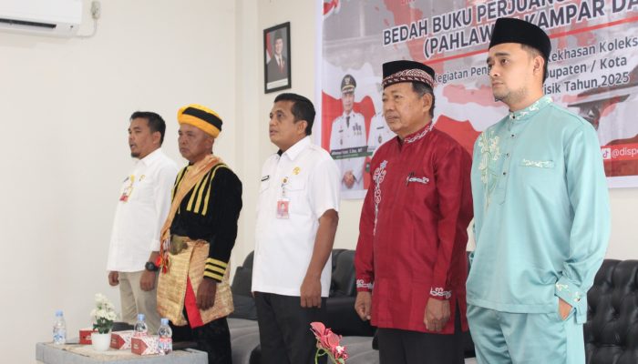 Gebyar Literasi Dispersip 2025: Bedah Buku Pahlawan Kampar Gandulo Datuok Tabano dan Mohammad Amin