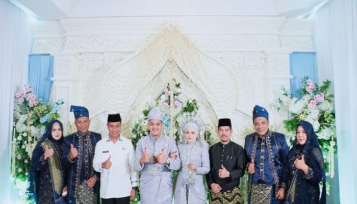 Bupati Kampar Ahmad Yuzar Sebagai Saksi Pernikahan Putri H. Muhammad Yunis