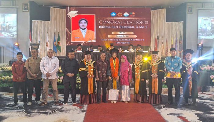 Politeknik Kampar Wisuda 163 Mahasiswa, Bukti Komitmen Kuat Cetak SDM Profesional