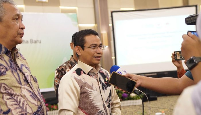 Anggota Komisi VII DPR RI Hendry Munief dan Kemenperin RI Beri Pelatihan bagi 360 Pelaku IKM di Pekanbaru