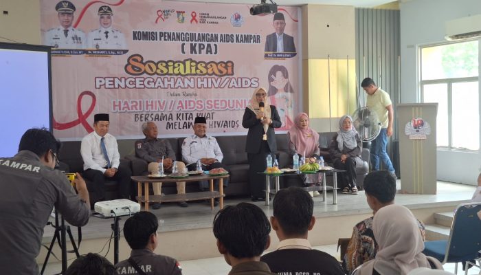 KPA Kampar Peringati Hari HIV-AIDS Sedunia, Gelar Sosialisasi di Universitas Pahlawan dan Bagikan Stiker Edukasi