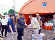 Bupati Kampar Ahmad Yuzar Serahkan Bantuan Bencana untuk Korban Banjir dan Longsor di Kabupaten Agam