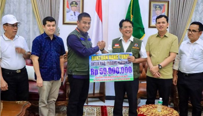 Solidaritas Antar Daerah, Bupati Kampar Salurkan Bantuan Sembako dan Uang Tunai ke Padang Pariaman