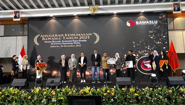 Bawaslu Kampar Sabet Penghargaan Terbaik II Kategori Foto Humanis di Anugerah Kehumasan Bawaslu RI Tahun 2025