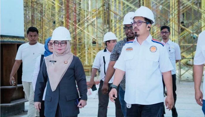 Wakil Bupati Kampar Misharti Bersama Plt Kadis PUPR Tinjau Rehab Masjid Al-Ihsan – Markaz Islamic Center 