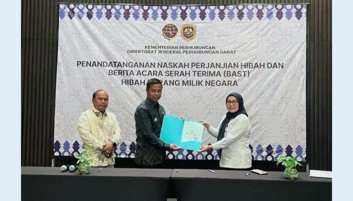 Bupati Kampar Lakukan Penandatanganan Naskah Perjanjian Hibah dan BAST Bus Sekolah TA. 2025 Wujudkan Komitmen Peningkatan Layanan Pendidikan di Kabupaten Kampar