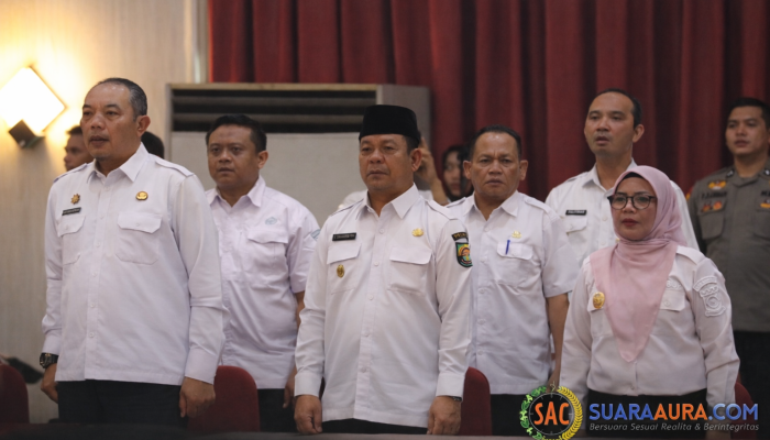 Wakil Bupati Rokan Hulu Syafaruddin Poti menghadiri High Level Meeting Tim Pengendali Inflasi Daerah (TPID) Provinsi Riau di Gedung Daerah Balai Serindit Pekanbaru.