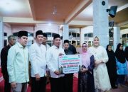 Safari Ramadhan di Kuok, Wabup Kampar Resmikan Bank Beras dan Serahkan Sejumlah Bantuan