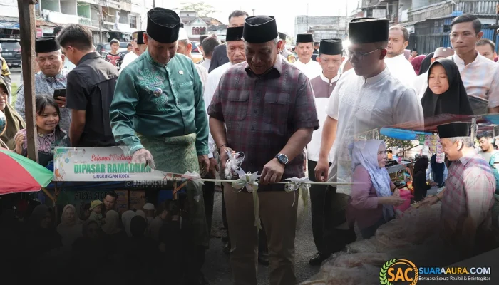 Resmikan Pasar Ramadan Pasir Pengaraian, Bupati Anton Dukung UMKM dan Borong Takjil