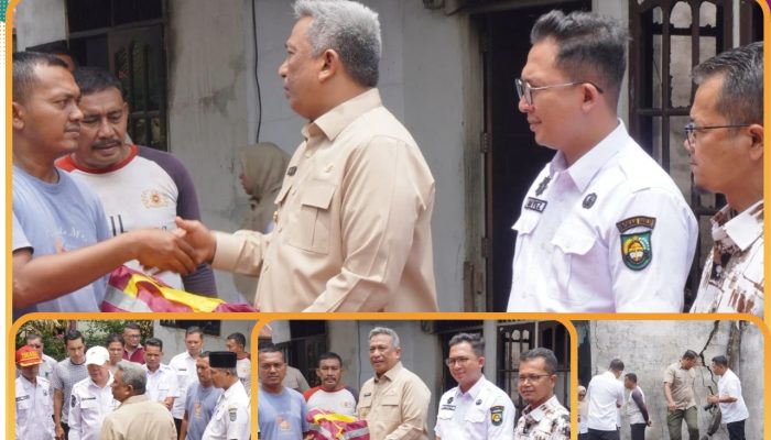 Tinjau Korban Kebakaran di Lenggopan, Bupati Anton Bawa Harapan bagi Korban yang Tersisa Baju di Badan