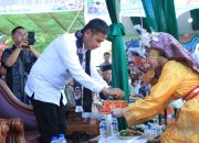 Sektor Pariwisata dan Kebudayaan, Bupati Kampar Apresiasi Masyarakat Lipat Kain Melestarikan Adat dan Budaya Kampar.
