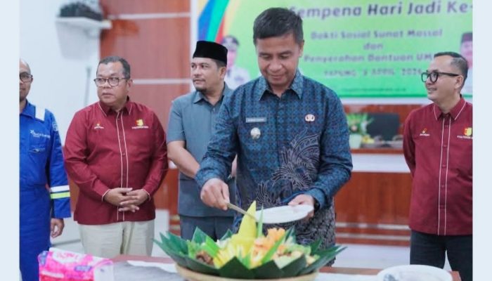 HUT PT. RPM Ke-4 Bupati Kampar Ahmad Yuzar Bersama OPD Salurkan Bantuan UMKM dan Bakti Sosial di Tapung.