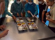 Pastikan Program MBG Berjalan Optimal, Ketua TP PKK Kampar Tinjau Dapur MBG di Bangkinang Kota