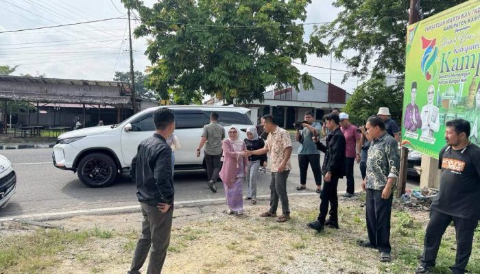 Wabup Kampar Bersama PWI dan Kadiskominfo Gelar Penyembelihan Hewan Qurban di Kantor PWI Kampar.
