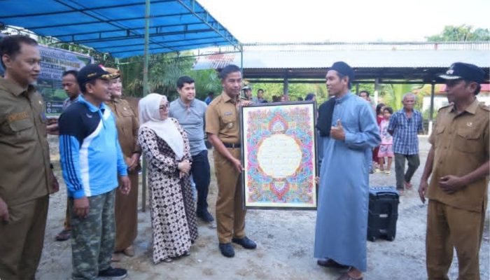 Masyarakat Bukit Melintang Haru Terima Bantuan Sapi Qurban Presiden RI Seberat 923 Kg