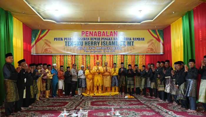 Tengku Herry Islami ST., MT Ditabalkan sebagai Pucuk Puak Bangsawan Rumah Pangka Balai Luhak Rambah.