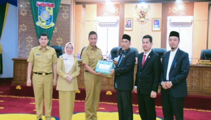 Bupati Kampar Ahmad Yuzar Sampaikan Ranperda Pertanggungjawaban Pelaksanaan APBD Tahun Anggaran 2025 Pada Rapat Paripurna DPRD