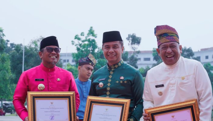 Hari Jadi ke-69 Provinsi Riau, Bupati Kampar Raih Penghargaan Terbaik II Perencanaan dan Pencapaian Daerah