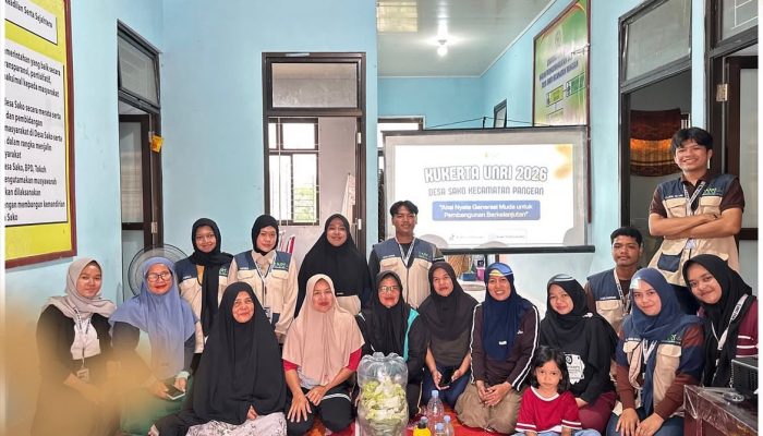 Mahasiswa KKN Universitas Riau Edukasi Kelompok Tani Desa Sako melalui Pelatihan Pembuatan Pupuk Cair Organik