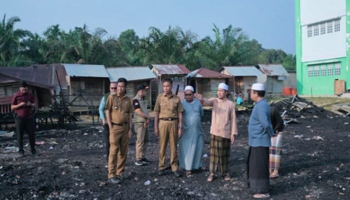 Bupati Kampar Bergerak Cepat Langsung Tinjau Lokasi Kebakaran di Ponpes Syekh Burhanuddin Kuntu
