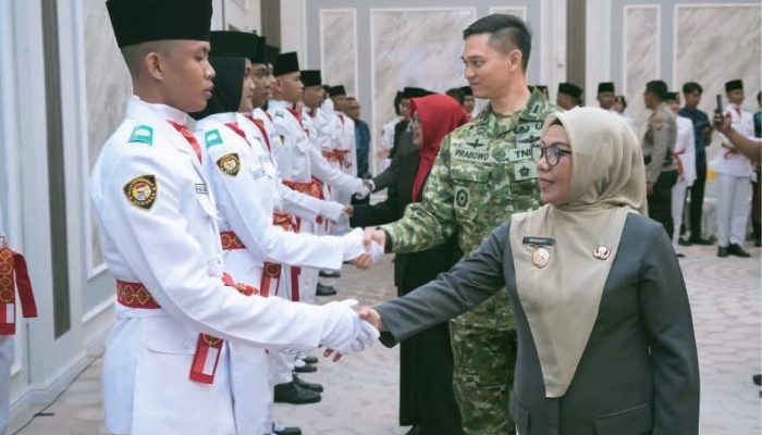 Kukuhkan Paskibraka Kabupaten Kampar Tahun 2026  Wakil Bupati Misharti :” Laksanakan Tugas dengan Sebaik-baiknya”